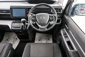 Минивэн Honda Stepwgn Spada 2015 года, 1699000 рублей, Красноярск