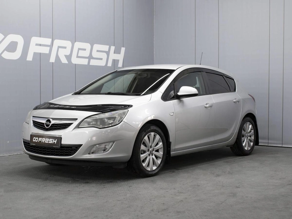 Хетчбэк Opel Astra 2011 года, 640000 рублей, Омск