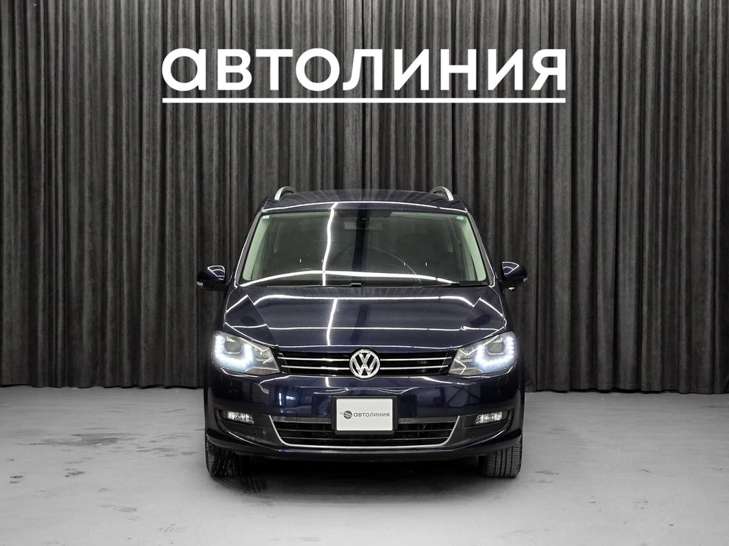Минивэн Volkswagen Sharan 2012 года, 999000 рублей, Красноярск