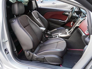 Хетчбэк Opel Astra GTC 2013 года, 990000 рублей, Краснодар