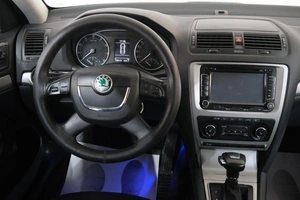 Лифтбек Skoda Octavia 2012 года, 919000 рублей, Омск