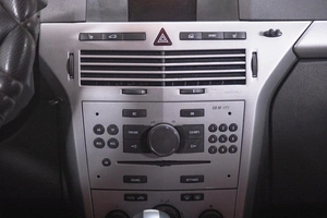 Седан Opel Astra 2011 года, 669000 рублей, Томск