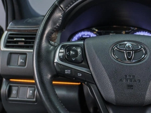 Седан Toyota Camry 2018 года, 2729000 рублей, Сургут