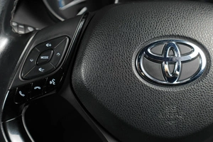 Внедорожник Toyota C-HR 2018 года, 1959000 рублей, Тюмень