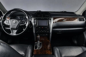 Седан Toyota Camry 2016 года, 2099000 рублей, Челябинск