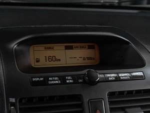 Седан Toyota Avensis 2004 года, 699000 рублей, Тюмень