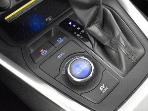 Внедорожник Toyota RAV4 2019 года, 3762900 рублей, Казань