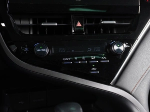 Седан Toyota Camry 2023 года, 3849000 рублей, Красный Пахарь