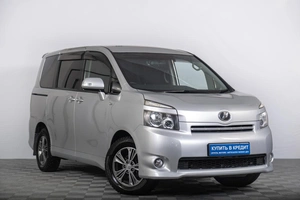 Минивэн Toyota Voxy 2008 года, 1329000 рублей, Томск