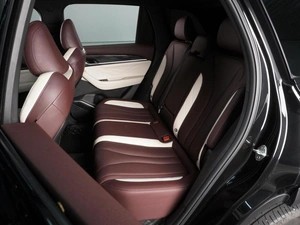 Внедорожник Geely Monjaro 2023 года, 3170000 рублей, Красный Пахарь