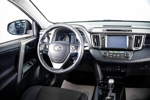 Внедорожник Toyota RAV4 2017 года, 2159000 рублей, Пермь