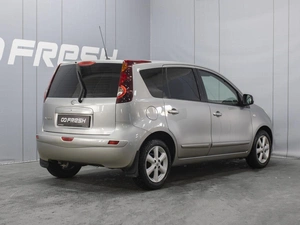 Хетчбэк Nissan Note 2012 года, 810000 рублей, Омск