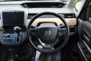 Минивэн Honda Freed 2017 года, 1729000 рублей, Омск