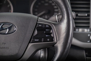 Седан Hyundai Elantra 2018 года, 1789000 рублей, Томск