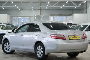 Седан Toyota Camry 2011 года, 1999000 рублей, Омск