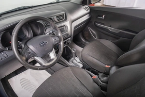 Седан Kia Rio 2012 года, 929000 рублей, Томск