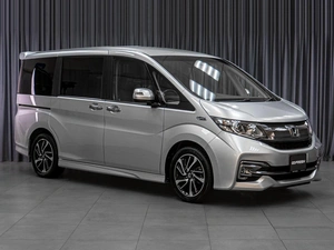 Минивэн Honda Stepwgn 2017 года, 1749000 рублей, Тюмень