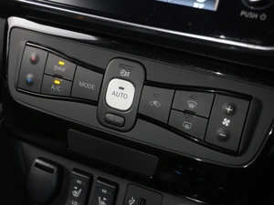 Хетчбэк Nissan Leaf 2017 года, 1800000 рублей, Воронеж