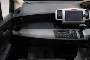 Минивэн Honda Freed 2010 года, 959000 рублей, Омск