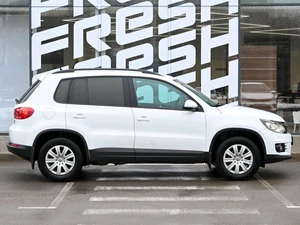 Внедорожник Volkswagen Tiguan 2015 года, 1345000 рублей, Волгоград