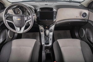 Седан Chevrolet Cruze 2011 года, 669000 рублей, Томск