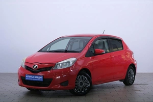 Хетчбэк Toyota Vitz 2011 года, 769000 рублей, Омск