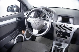Хетчбэк Opel Astra 2012 года, 699000 рублей, Пермь