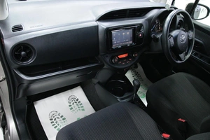 Хетчбэк Toyota Vitz 2017 года, 978000 рублей, Солонцы
