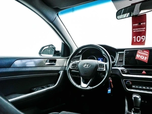 Седан Hyundai Sonata 2019 года, 1850000 рублей, Красноярск