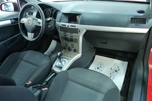 Хетчбэк Opel Astra GTC 2007 года, 569000 рублей, Омск