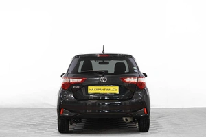 Хетчбэк Toyota Vitz 2017 года, 1049000 рублей, Барнаул