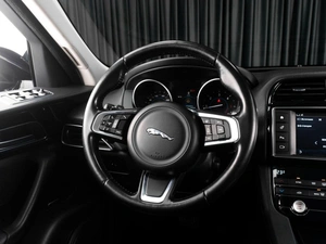 Внедорожник Jaguar F-Pace 2017 года, 2649000 рублей, Тюмень