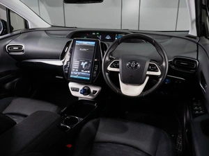 Хетчбэк Toyota Prius PHV 2017 года, 1697000 рублей, Тюмень