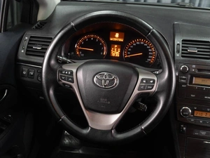 Седан Toyota Avensis 2009 года, 1019000 рублей, Тюмень