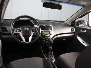Седан Hyundai Solaris 2014 года, 950000 рублей, Омск