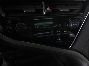 Седан Toyota Camry 2023 года, 3499000 рублей, Красный Пахарь