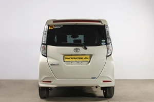 Хетчбэк Toyota Tank 2017 года, 969000 рублей, Новосибирск