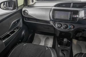 Хетчбэк Toyota Vitz 2014 года, 899000 рублей, Барнаул