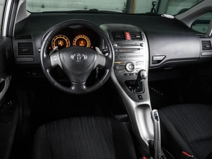 Хетчбэк Toyota Auris 2008 года, 799000 рублей, Воронеж