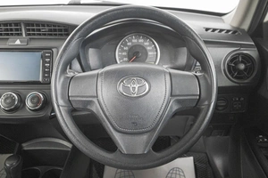 Седан Toyota Corolla Axio 2017 года, 1149000 рублей, Кемерово