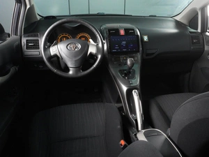 Хетчбэк Toyota Auris 2008 года, 640000 рублей, Красный Пахарь
