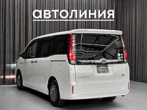 Минивэн Toyota Esquire 2015 года, 1849000 рублей, Красноярск