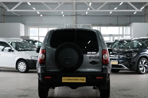 Внедорожник Chevrolet Niva 2017 года, 669000 рублей, Омск