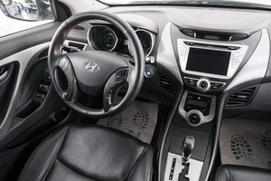 Седан Hyundai Avante 2011 года, 999000 рублей, Красноярск