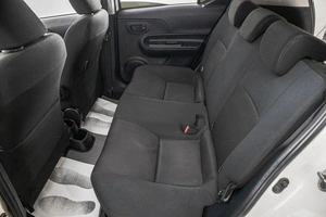 Хетчбэк Toyota Aqua 2016 года, 1099000 рублей, Барнаул