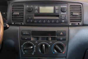 Хетчбэк Toyota Corolla 2002 года, 569000 рублей, Омск