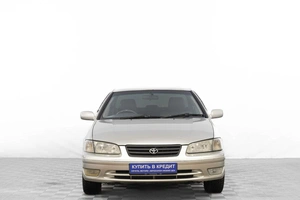 Седан Toyota Camry 2001 года, 499000 рублей, Барнаул