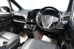 Минивэн Toyota Esquire 2015 года, 2199000 рублей, Новосибирск