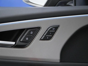 Внедорожник Audi Q8 2023 года, 9200055 рублей, Москва