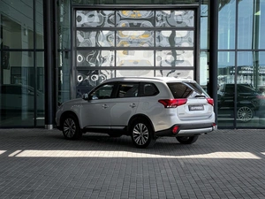Внедорожник Mitsubishi Outlander 2018 года, 1999999 рублей, Уфа